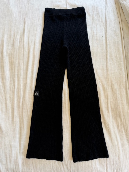 Alo Cashmere High-Waist Plush Waffle Pant in Black SZ M - Picture 3 of 13